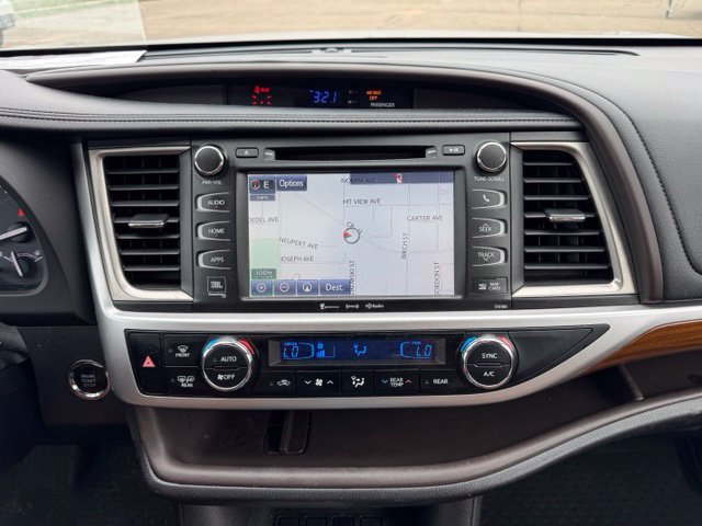Used 2017 Toyota Highlander Limited AWD/4WD image 19