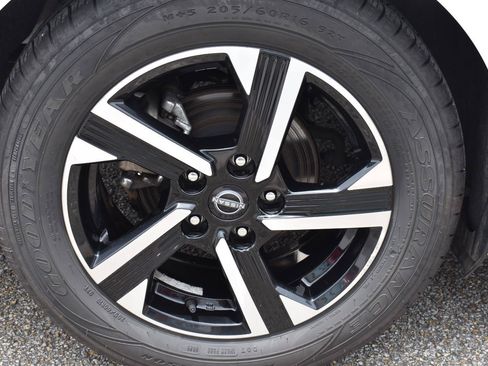 Used 2024 Nissan Sentra SV FWD image 11