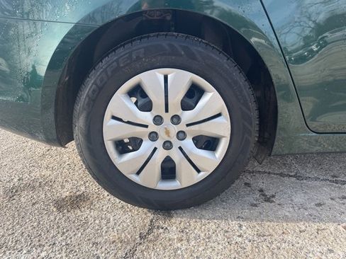 Used 2014 Chevrolet Cruze LS image 9