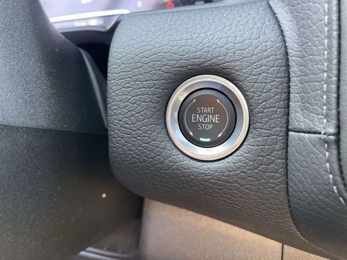 Used 2024 GMC Yukon Denali w/ Advanced Technology Package AWD/4WD image 17