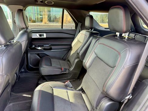 Used 2022 Ford Explorer ST-Line w/ Class IV Trailer Tow Package image 10