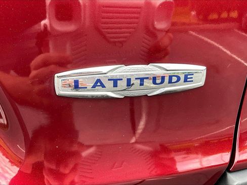 Used 2020 Jeep Cherokee Latitude w/ Cold Weather Group FWD image 24