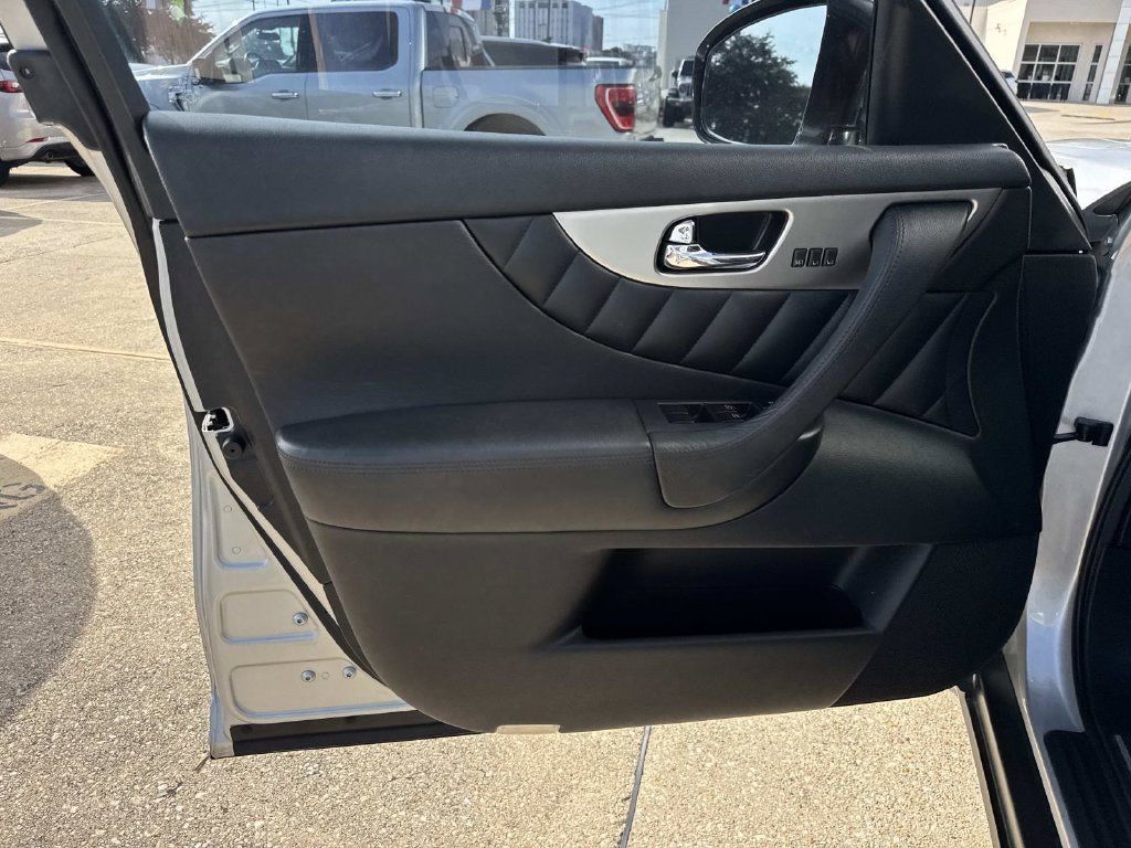 Used 2016 INFINITI QX70 2WD w/ Premium Package image 19