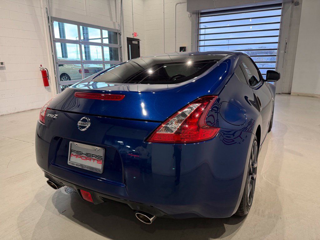 Used 2019 Nissan 370Z Coupe RWD image 10