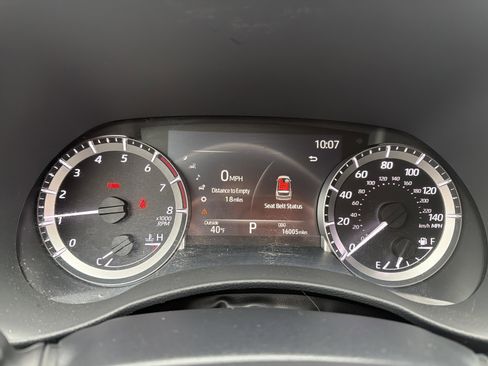 Used 2023 Toyota Highlander XLE AWD/4WD image 17