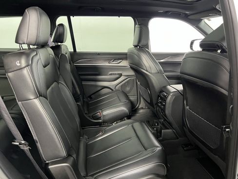 Certified 2024 Jeep Grand Cherokee L Limited w/ Luxury Tech Group II image 31