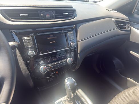 Used 2018 Nissan Rogue SV AWD/4WD image 21