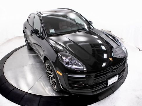Certified 2025 Porsche Macan image 39