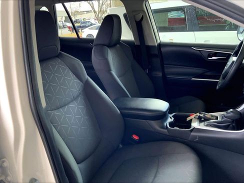 Used 2024 Toyota RAV4 XLE image 9