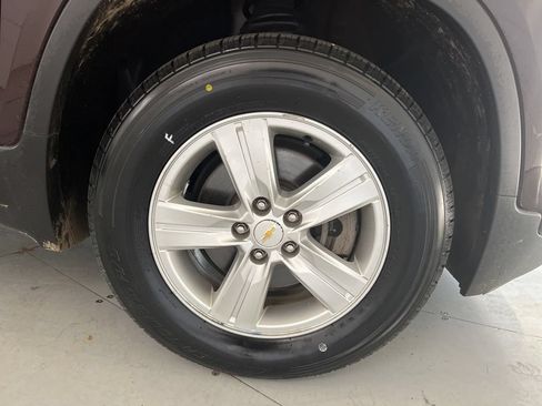 Used 2021 Chevrolet Trax LT AWD/4WD image 16