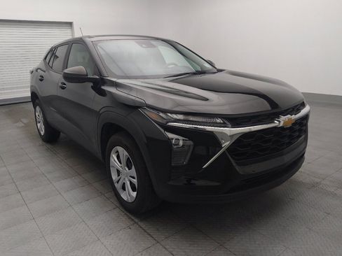 Used 2025 Chevrolet Trax LS FWD image 13