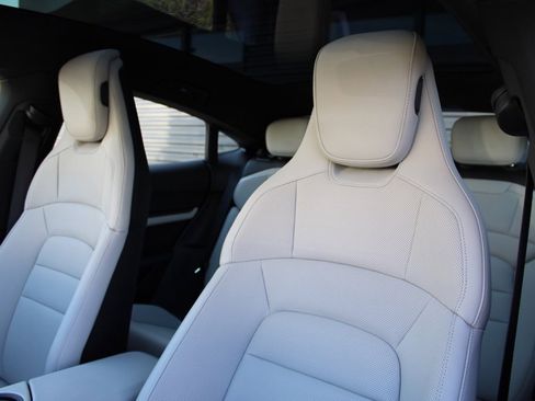 Used 2023 Porsche Taycan image 5