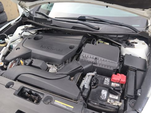 Used 2016 Nissan Altima 2.5 SR w/ LED Appearance Package image 30