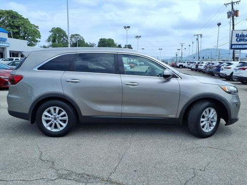 Used 2019 Kia Sorento AWD w/ LX Convenience Package image 3