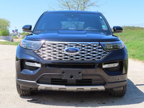 Used 2023 Ford Explorer Platinum w/ Technology Package AWD/4WD image 4