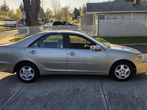 Used 2003 Toyota Camry SE FWD image 4