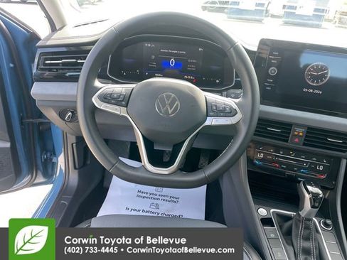 Used 2025 Volkswagen Jetta SE FWD image 21