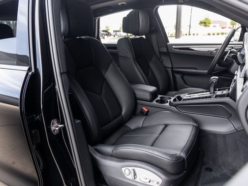Certified 2026 Porsche Macan AWD/4WD image 44