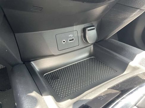 Used 2020 Nissan Rogue S FWD image 29