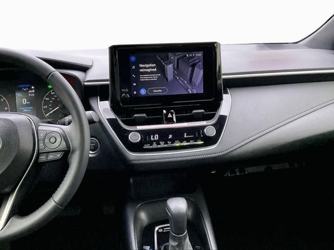 Used 2024 Toyota Corolla SE image 6
