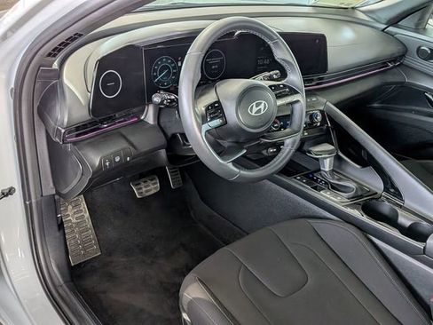 Used 2025 Hyundai Elantra SEL image 13