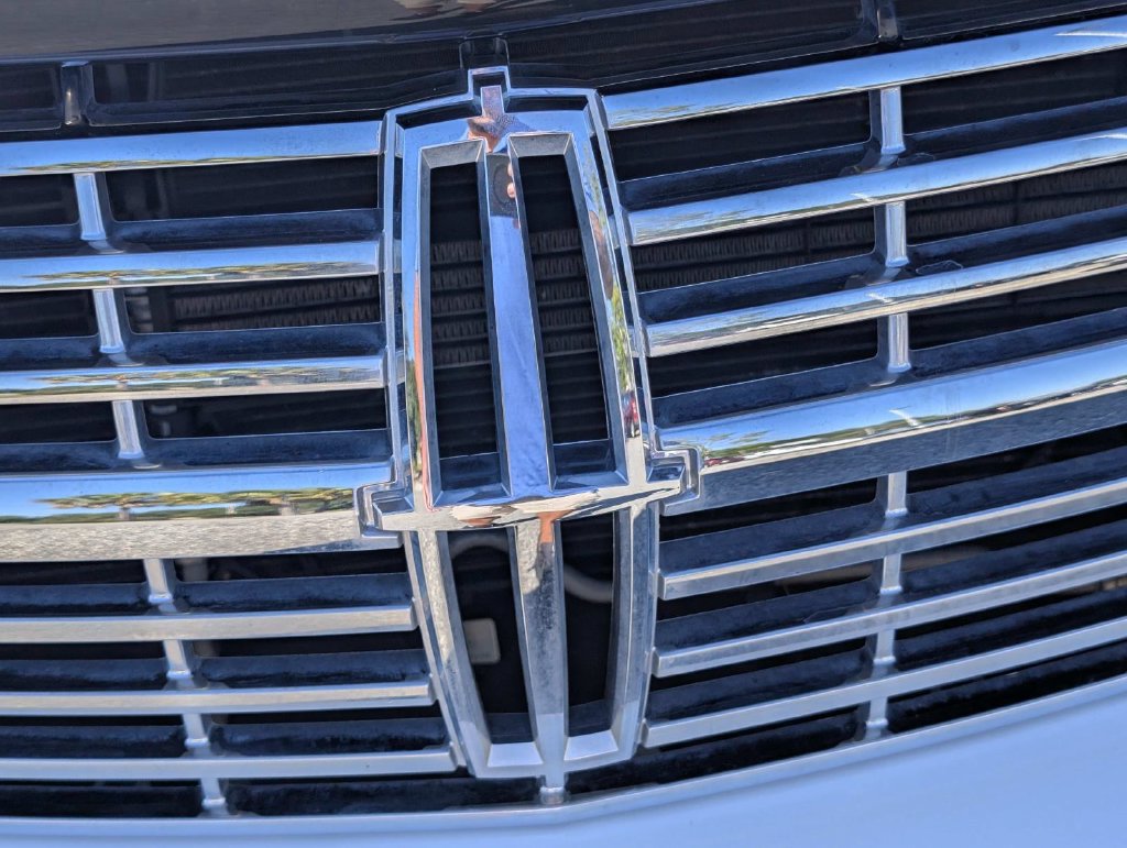 Used 2014 Lincoln Navigator 2WD image 2