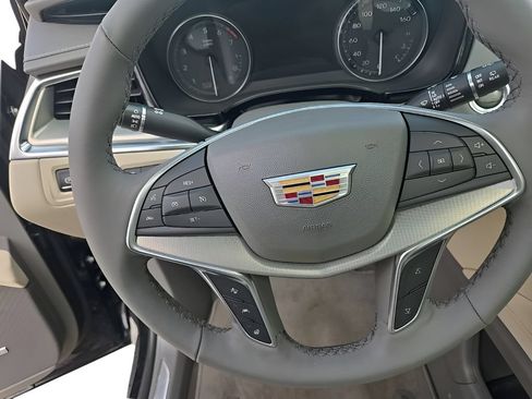 Used 2022 Cadillac XT5 Premium Luxury w/ Technology Package AWD/4WD image 12