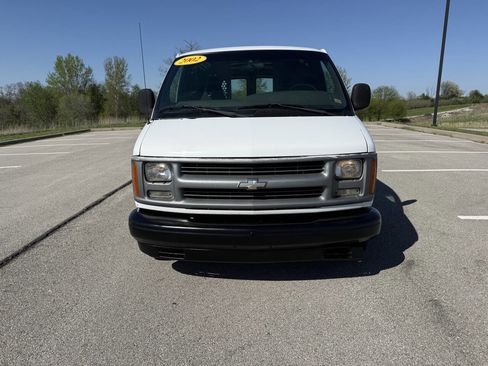 Used 2002 Chevrolet Express 1500 image 2