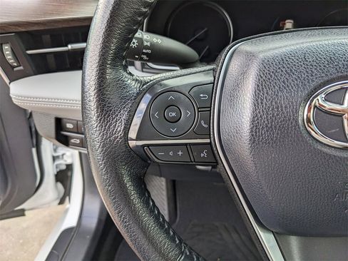 Used 2019 Toyota Avalon XLE image 32