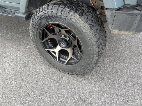 Used 2014 Jeep Wrangler Unlimited Sahara w/ Connectivity Group AWD/4WD image 5