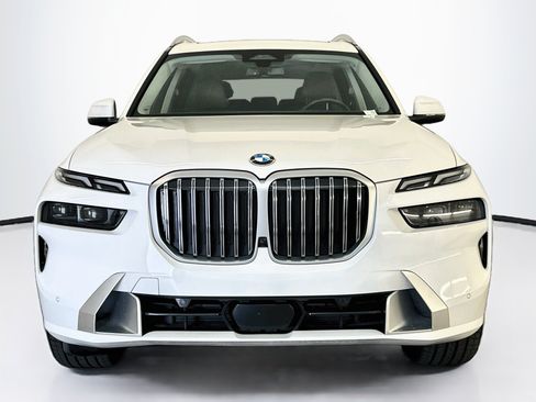 Used 2025 BMW X7 xDrive40i AWD/4WD image 2