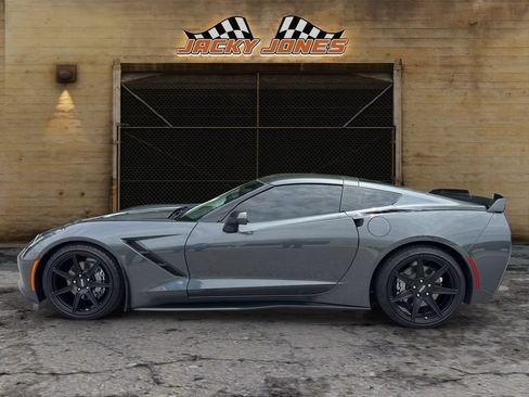 Used 2017 Chevrolet Corvette Stingray Coupe w/ Carbon Flash Badge Package RWD image 3