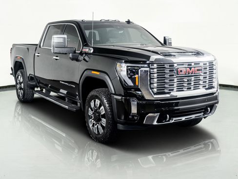 Used 2025 GMC Sierra 3500 Denali w/ Denali Reserve Package image 4