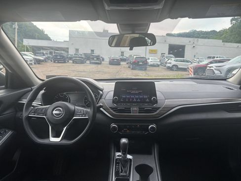 Used 2025 Nissan Altima 2.5 SV FWD image 29