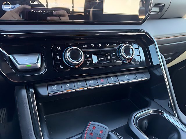 Used 2024 GMC Sierra 3500 AT4 w/ Technology Package AWD/4WD image 35
