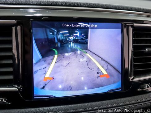 Used 2018 Chrysler Pacifica Limited image 24