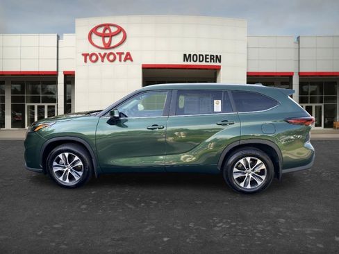Certified 2025 Toyota Highlander XLE AWD/4WD image 8
