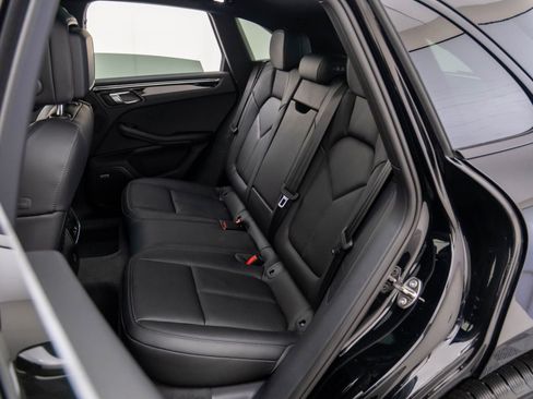 Certified 2026 Porsche Macan AWD/4WD image 17