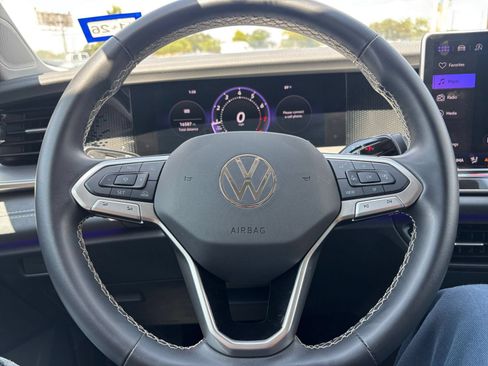 Used 2026 Volkswagen Tiguan SE AWD/4WD image 25