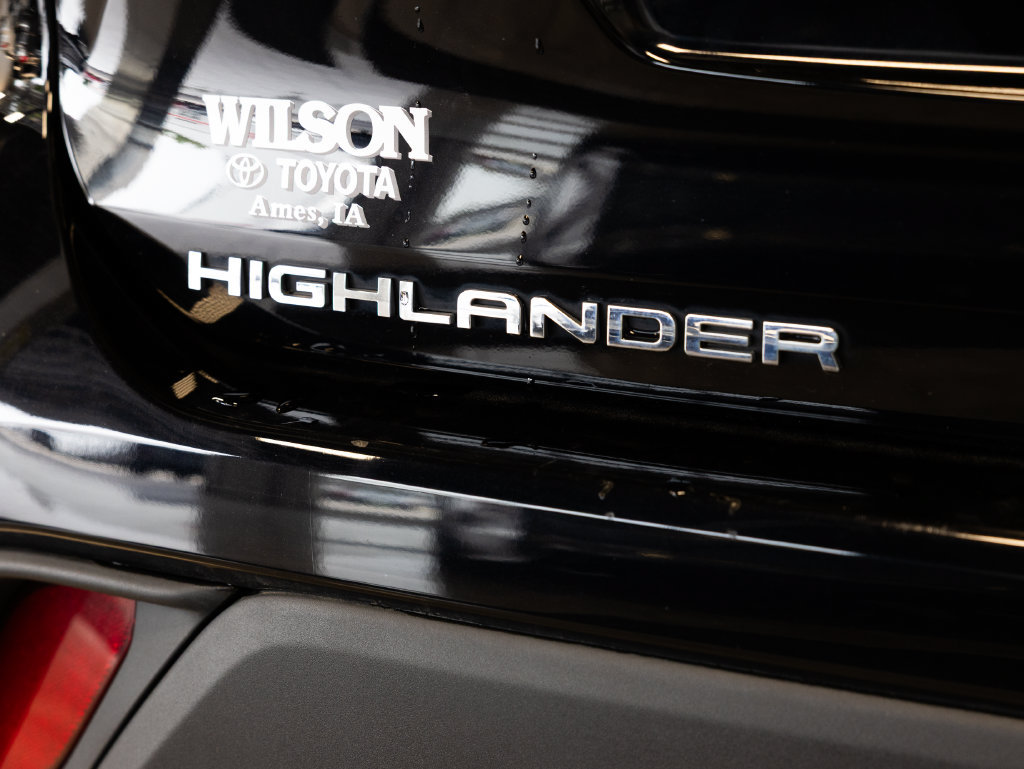 Used 2023 Toyota Highlander XLE AWD/4WD image 7