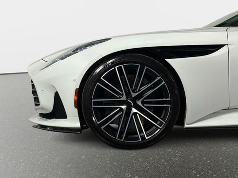 Used 2024 Aston Martin DB12 Coupe RWD image 17