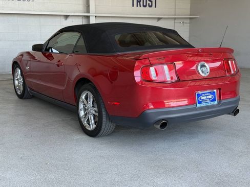 Used 2010 Ford Mustang GT RWD image 8