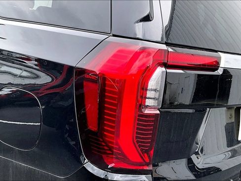 Used 2025 GMC Yukon Denali w/ Denali Reserve Package AWD/4WD image 22
