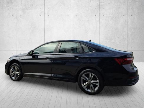 Used 2024 Volkswagen Jetta SE FWD image 7