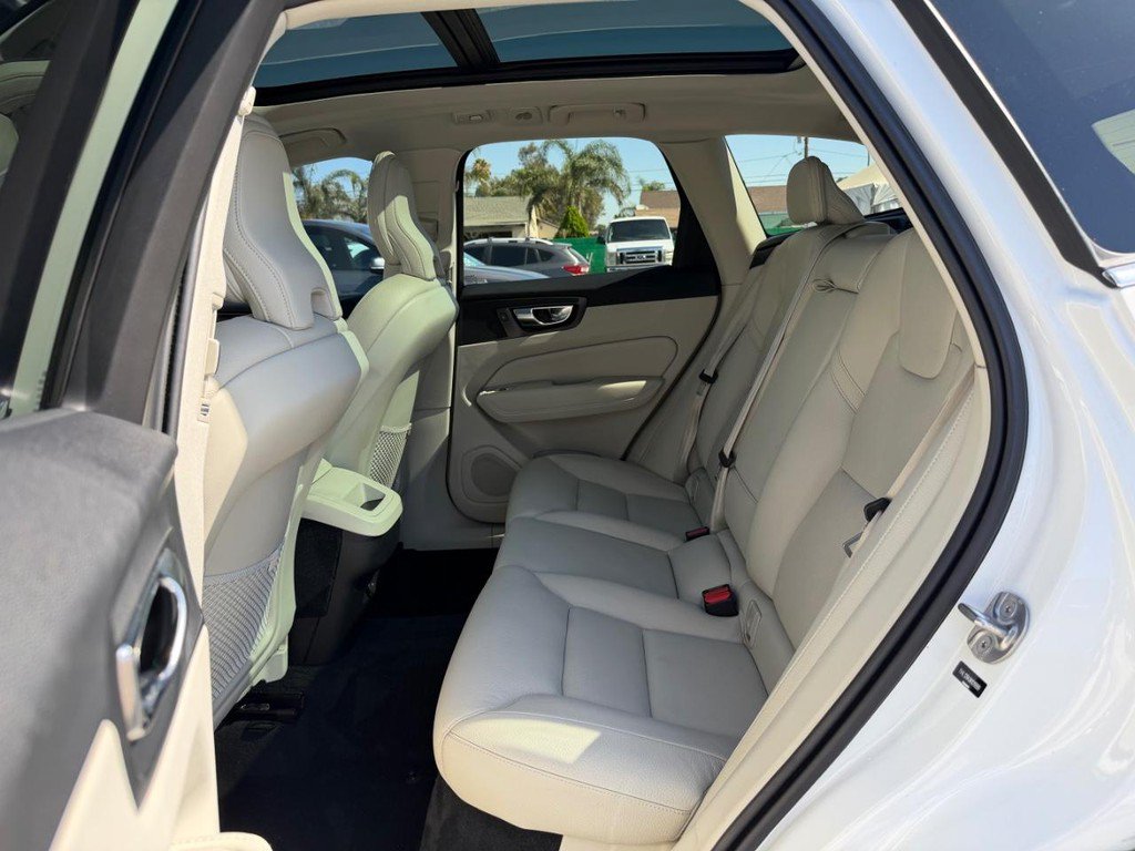 Used 2022 Volvo XC60 B5 Momentum AWD/4WD image 45