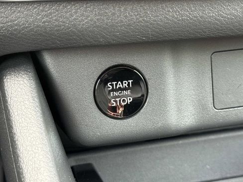 Used 2025 Nissan Rogue S AWD/4WD image 15
