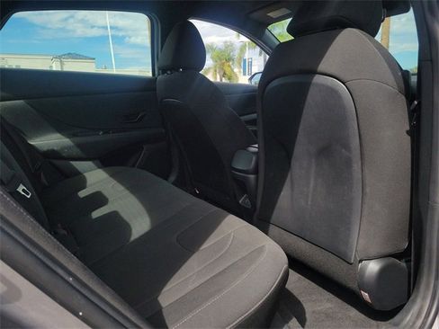 Used 2025 Hyundai Elantra Sport image 18
