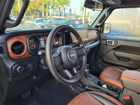Used 2025 Jeep Wrangler Unlimited Sport AWD/4WD image 12