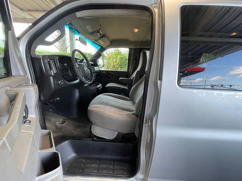 Used 2017 Chevrolet Express 3500 LT w/ LT Preferred Equipment Group RWD image 6