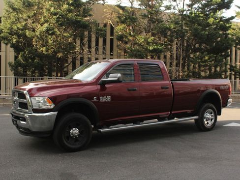 Used 2018 RAM 2500 Tradesman w/ Chrome Appearance Group AWD/4WD image 12